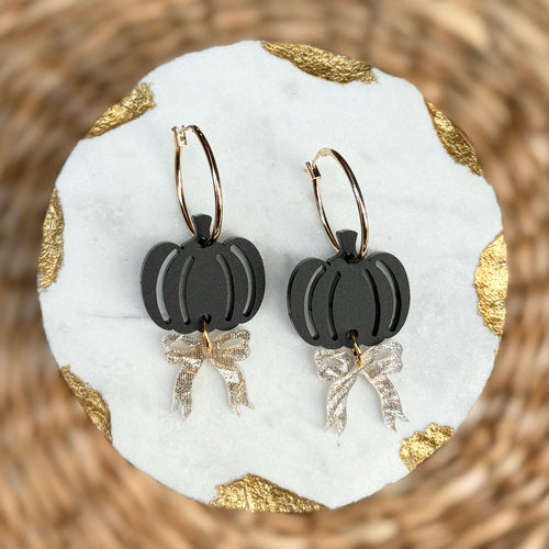 Matte Black Pumpkin + Bow Stacks