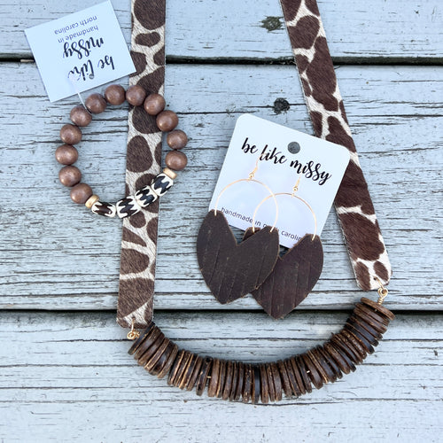Leather Strap Necklace Style Box - Giraffe