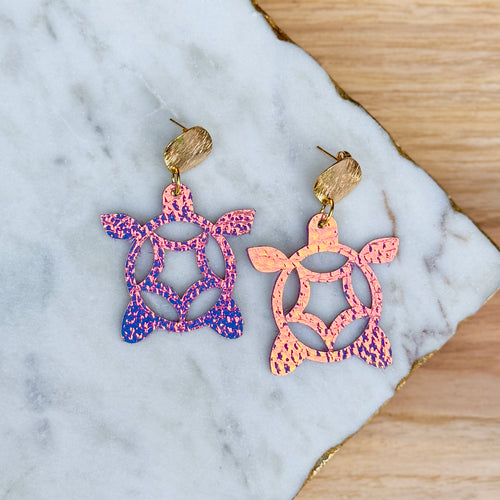 Manchego - Sea Turtle Leather Earrings - Iridescent Pink