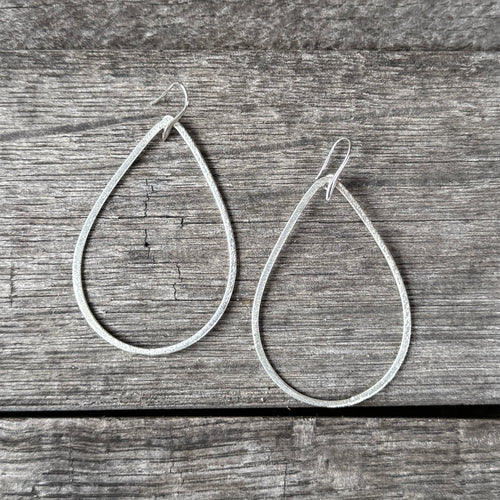 Simple Metal Teardrops - Silver
