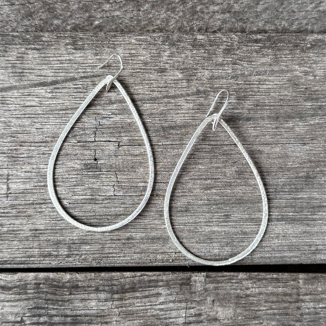 Simple Metal Teardrops - Silver