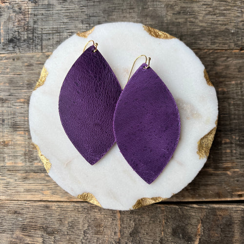 Small Leather Leaf - Leather Earrings - Violet